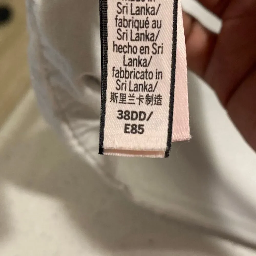 Victoria’s Secret T-shirt lightly lined wireless bra, size 38DD